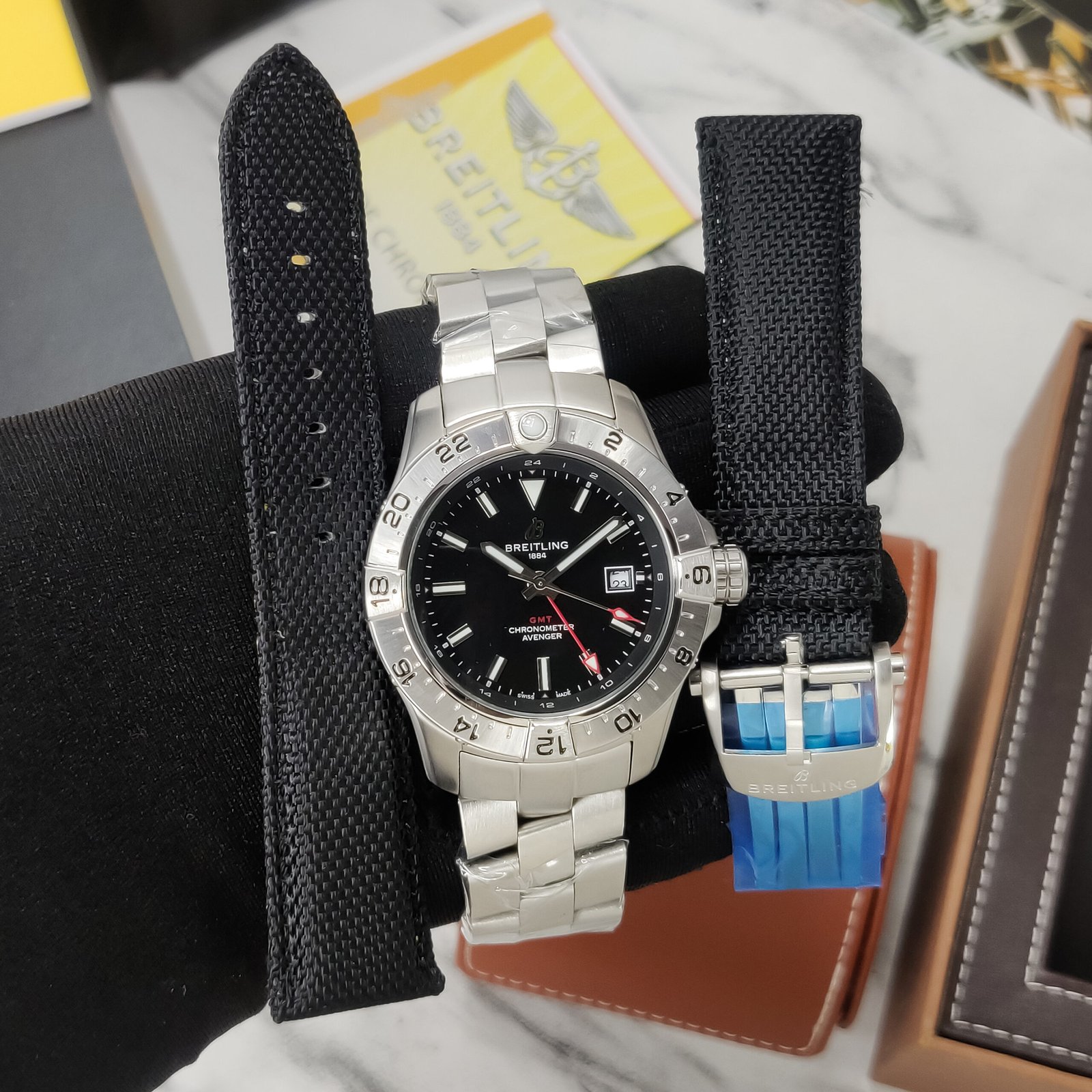 Breitling Avenger B01 44 Automatic GMT A32320101